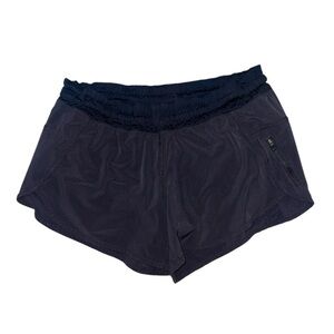 Lululemon Athletica black tracker short women’s size 8